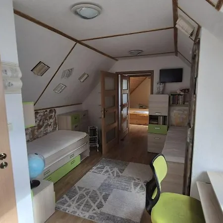 Casa de Férias Romantic House In Botanic Garden Banská Štiavnica